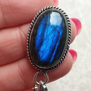 Labradorite pendant 26x16 mm no A112