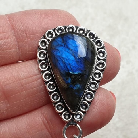 Labradorite pendant 26x16 mm no A151