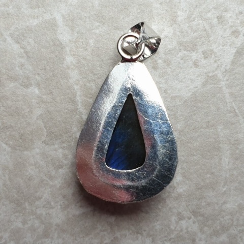 Labradorite pendant 26x16 mm no A151