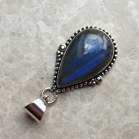 Labradorite pendant 26x16 mm no A162 Labradorite pendant 26x16 mm no A162