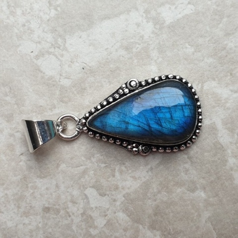 Labradorite pendant 26x16 mm no A68 Labradorite pendant 26x16 mm no A68