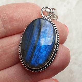 Labradorite pendant 26x17 mm no A147