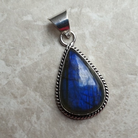 Labradorite pendant 26x17 mm no A257