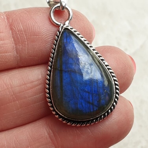 Labradorite pendant 26x17 mm no A257