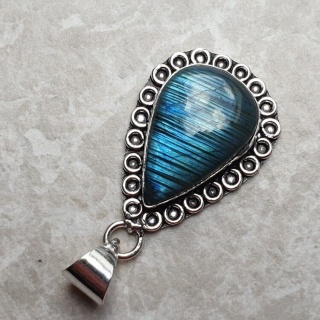 Labradorite pendant 26x18 mm no A156