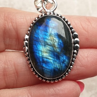 Labradorite pendant 26x19 mm no A76