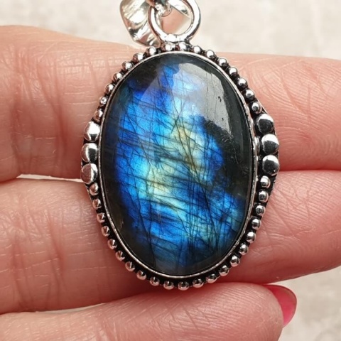 Labradorite pendant 26x19 mm no A76 Labradorite pendant 26x19 mm no A76