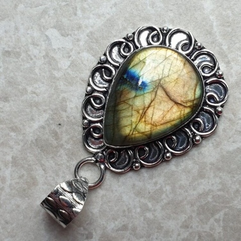 Labradorite pendant 26x20 mm no A158 Labradorite pendant 26x20 mm no A158