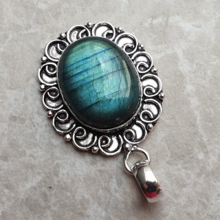 Labradorite pendant 26x20 mm no A217