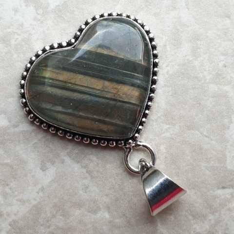 Labradorite pendant 26x22 mm no A181 Labradorite pendant 26x22 mm no A181