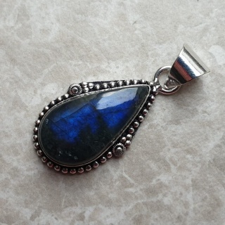 Labradorite pendant 27x15 mm no A126