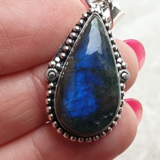 Labradorite pendant 27x15 mm no A126