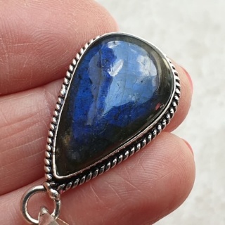 Labradorite pendant 27x16 mm no A232