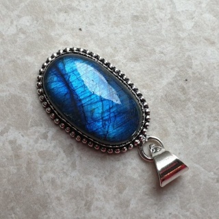 Labradorite pendant 27x17 mm no A123