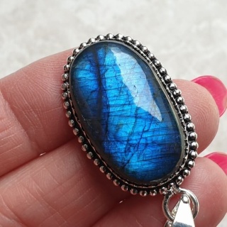Labradorite pendant 27x17 mm no A123