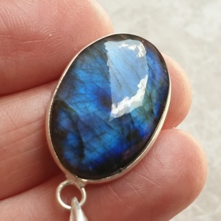 Labradorite pendant 27x18 mm no A378