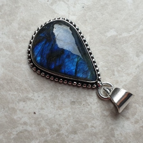 Labradorite pendant 27x19 mm no A129 Labradorite pendant 27x19 mm no A129