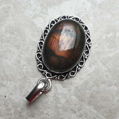 Labradorite pendant 27x19 mm no A209 Labradorite pendant 27x19 mm no A209