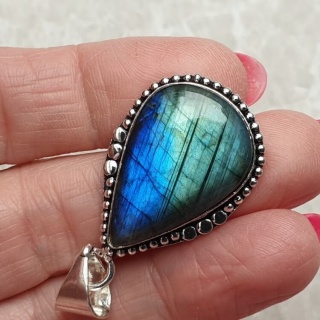 Labradorite pendant 27x19 mm no A70