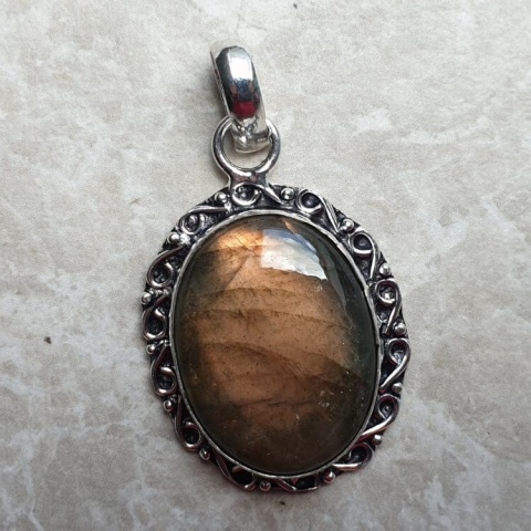 Labradorite pendant 27x21 mm no A185 Labradorite pendant 27x21 mm no A185