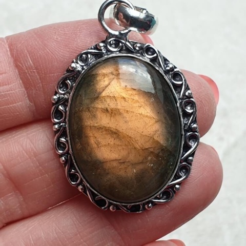 Labradorite pendant 27x21 mm no A185 Labradorite pendant 27x21 mm no A185