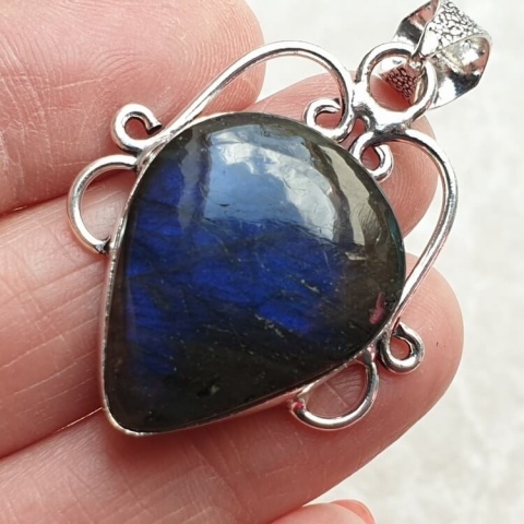 Labradorite pendant 27x21 mm no A195 Labradorite pendant 27x21 mm no A195