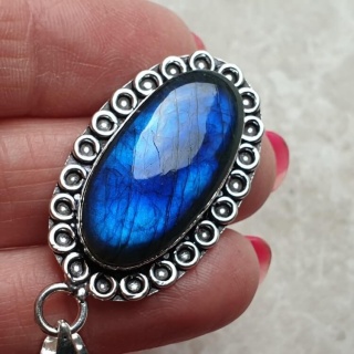 Labradorite pendant 28x14 mm no A107