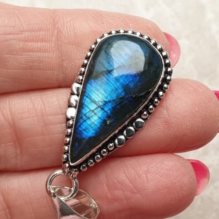 Labradorite pendant 28x15 mm no A75