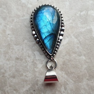 Labradorite pendant 28x16 mm no A176