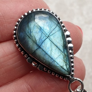 Labradorite pendant 28x17 mm no A154