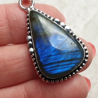 Labradorite pendant 28x18 mm no A163