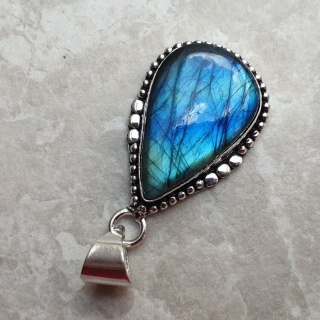 Labradorite pendant 28x18 mm no A222