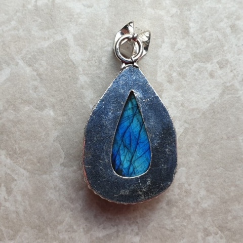 Labradorite pendant 28x18 mm no A222