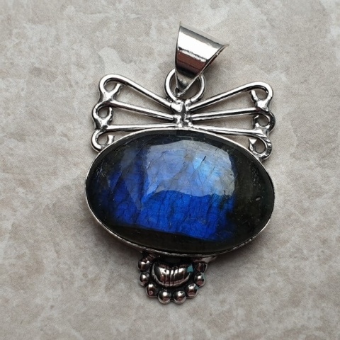 Labradorite pendant 28x19 mm no A104 Labradorite pendant 28x19 mm no A104