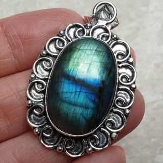 Labradorite pendant 28x19 mm no A186