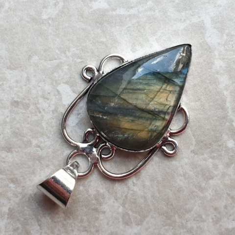 Labradorite pendant 28x19 mm no A230 Labradorite pendant 28x19 mm no A230