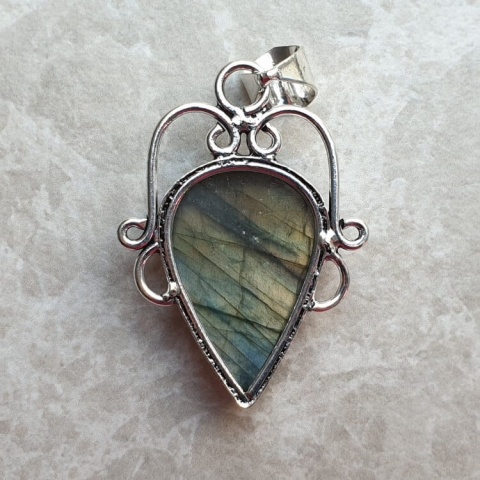 Labradorite pendant 28x19 mm no A230 Labradorite pendant 28x19 mm no A230