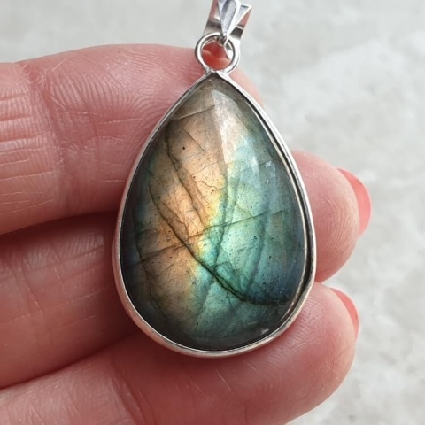 Labradorite pendant 28x20 mm no A365 Labradorite pendant 28x20 mm no A365