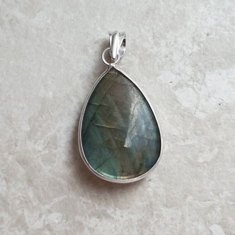 Labradorite pendant 28x20 mm no A365 Labradorite pendant 28x20 mm no A365