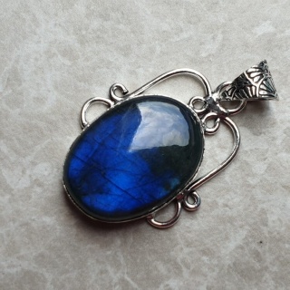 Labradorite pendant 28x21 mm no A121