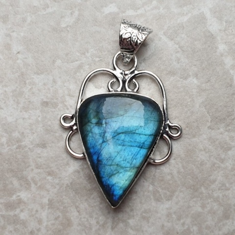 Labradorite pendant 28x21 mm no A60 Labradorite pendant 28x21 mm no A60