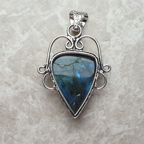 Labradorite pendant 28x21 mm no A60 Labradorite pendant 28x21 mm no A60