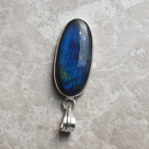 Labradorite pendant 29x14 mm no A352
