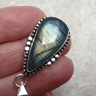 Labradorite pendant 29x15 mm no A187