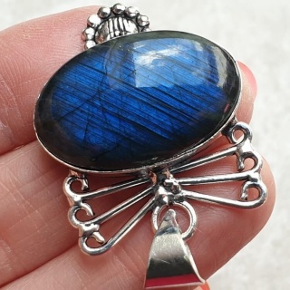 Labradorite pendant 29x19 mm no A235