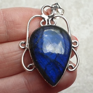 Labradorite pendant 29x20 mm no A220