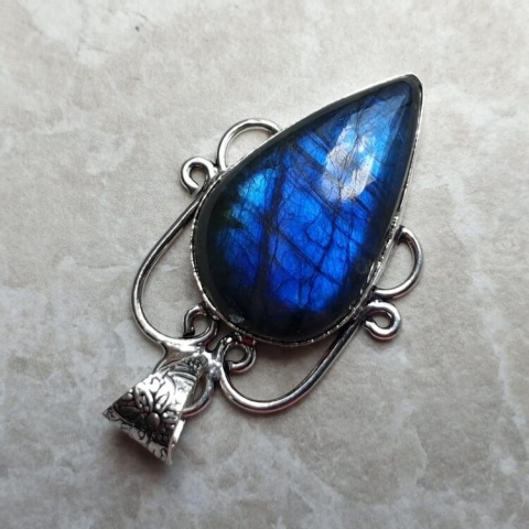 Labradorite pendant 30x19 mm no A227 Labradorite pendant 30x19 mm no A227