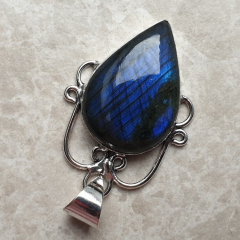 Labradorite pendant 30x21 mm no A101 Labradorite pendant 30x21 mm no A101