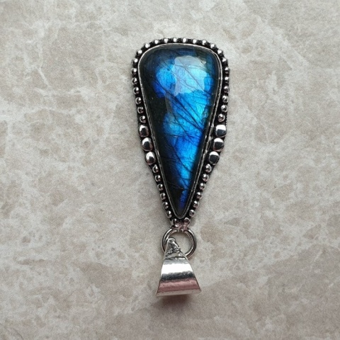 Labradorite pendant 31x15 mm no A63 Labradorite pendant 31x15 mm no A63