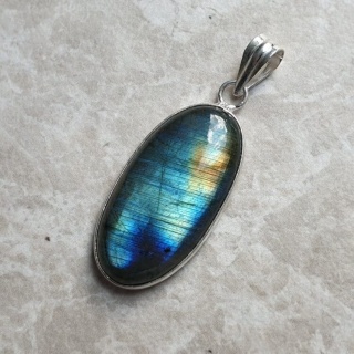 Labradorite pendant 31x16 mm no A355